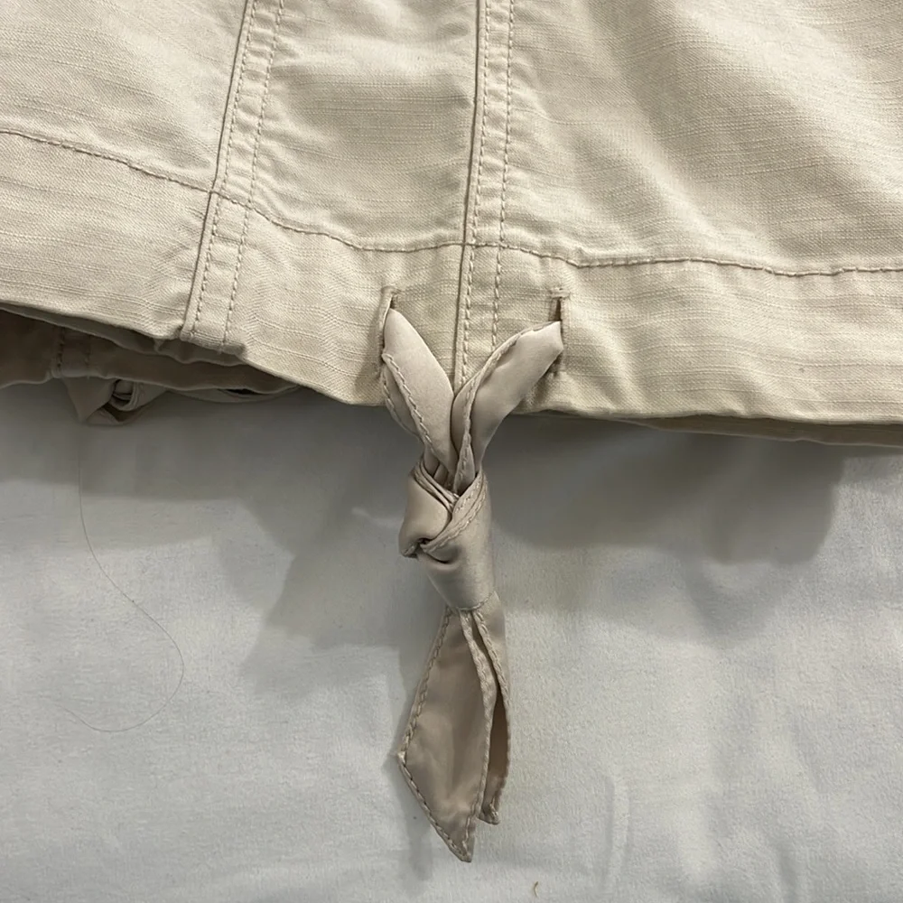 White House Black Market khaki capris - Picture 4 of 4